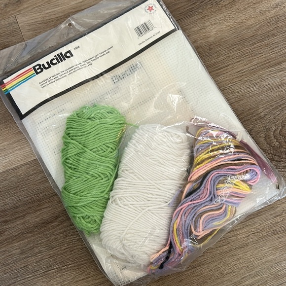 Vintage Bucilla Pre-Cut Plastic Canvas Kit Mr & Mrs Bunny 5968 NOS NIP 80s 90s - Picture 2 of 8